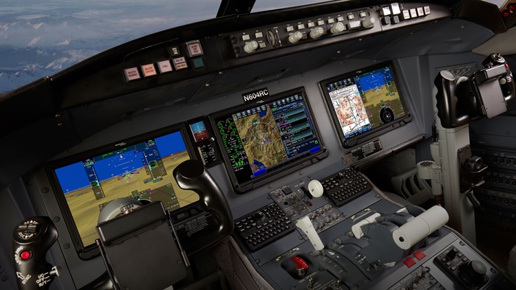 Challenger 604 flight deck